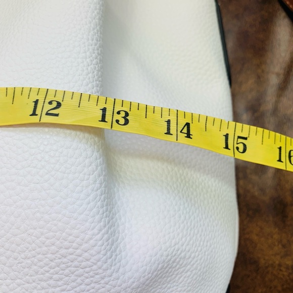 NEW ST JOHNS BAY MULTI COMPARTMENT WHITE & TAN PURSE W/LONG EXTENDED STRAP - Picture 7 of 10